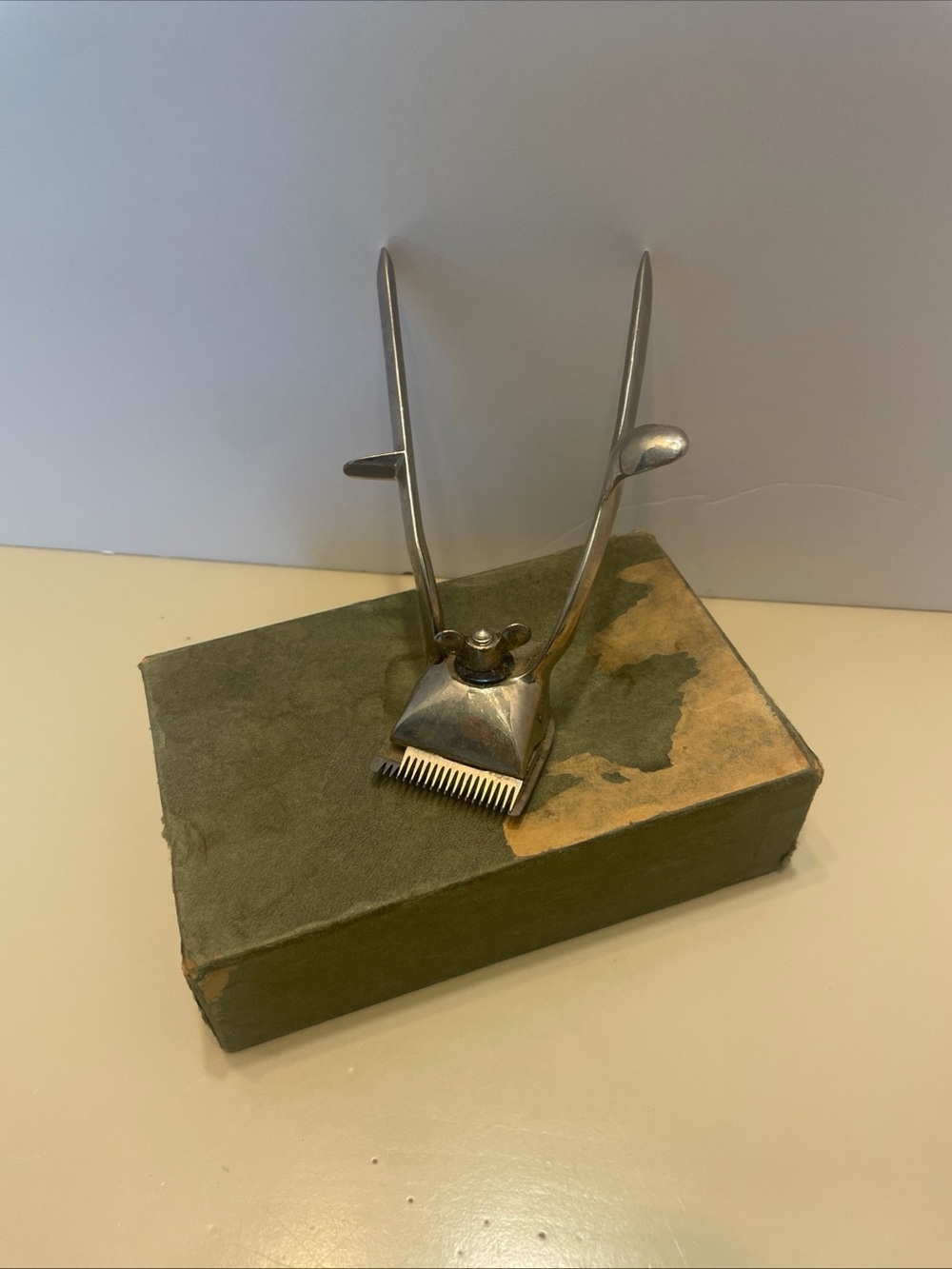 Vintage Handheld Silver Men’s Hair Clipper - Silver